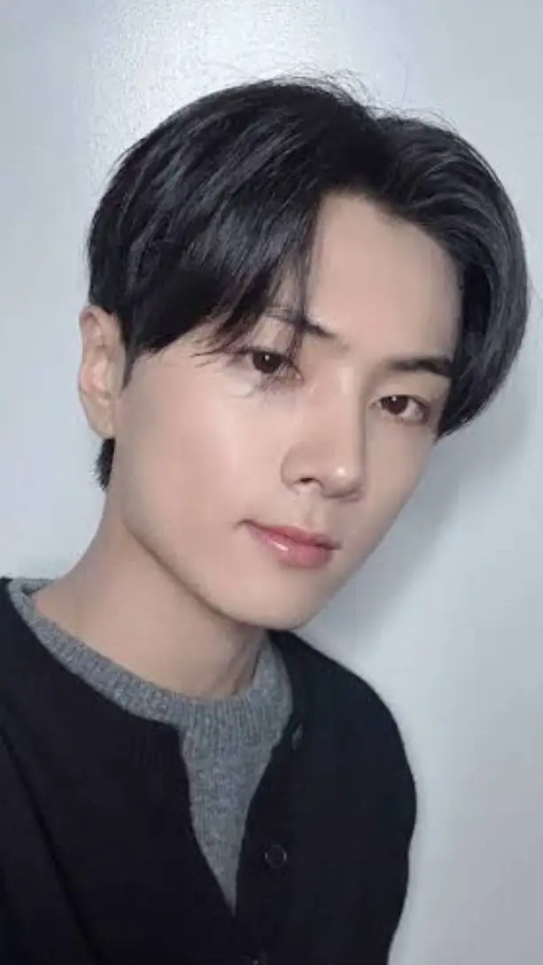 ai character: Jay (enhypen)  background