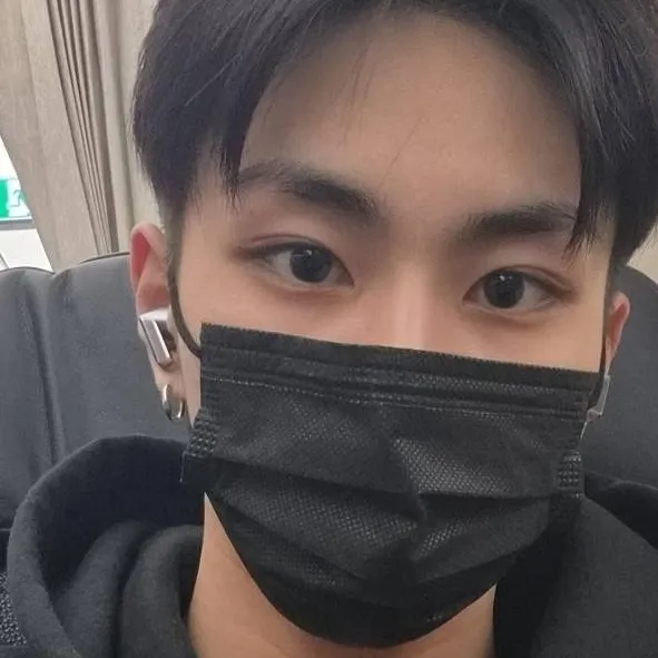 chat with ai character: jungwon