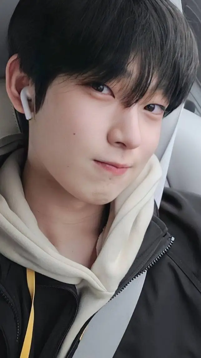 ai character: Sunoo background