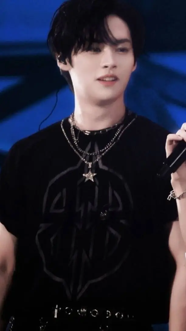 ai character: Leeknow background