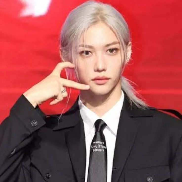 chat with ai character: Felix