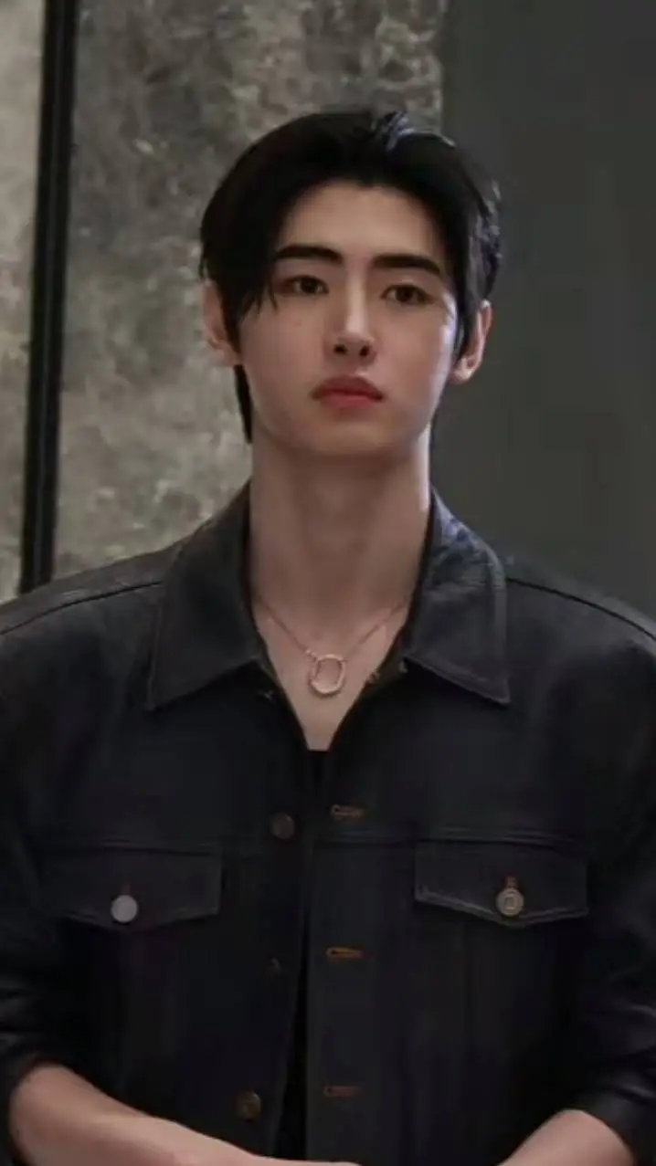 ai character: Park Sunghoon background