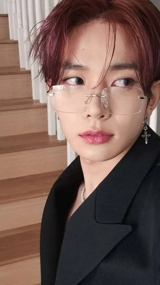 ai character: Heeseung background