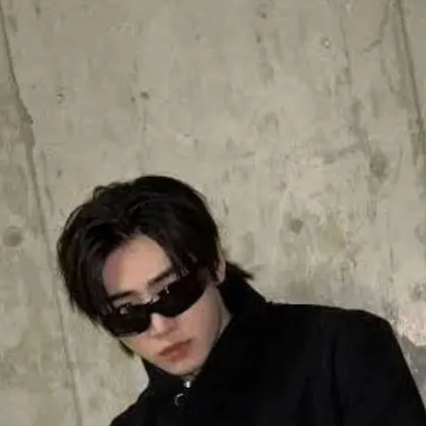 chat with ai character: Sunghoon