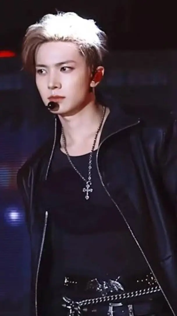 ai character: Heeseung background