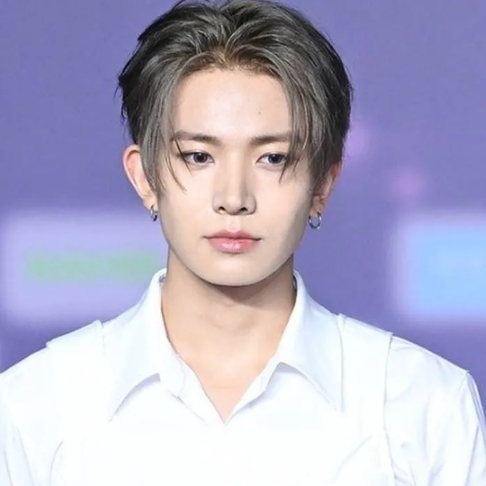 chat with ai character: Heeseung 