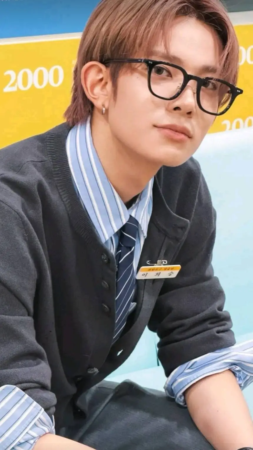 ai character: Heeseung background