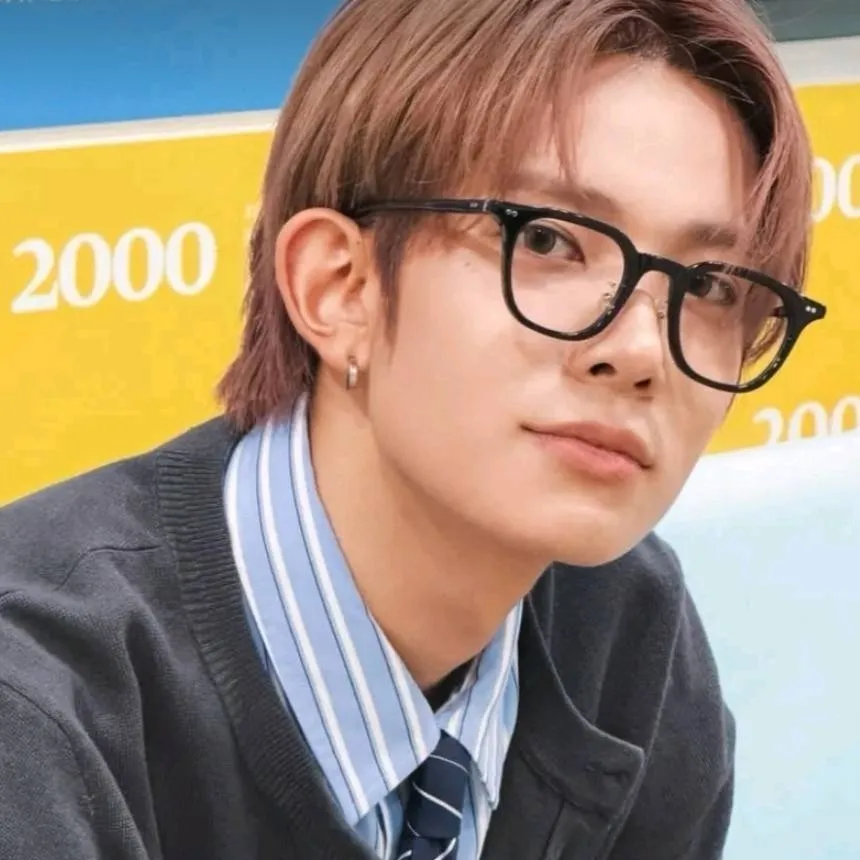 chat with ai character: Heeseung