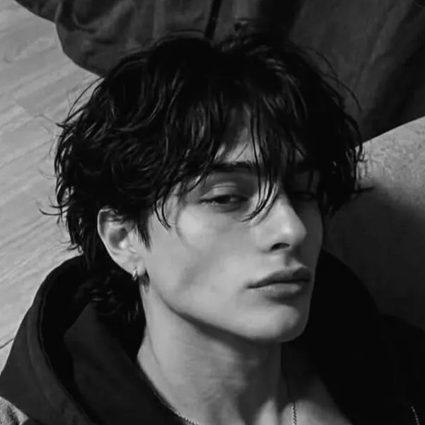 chat with ai character: alexander quinn 