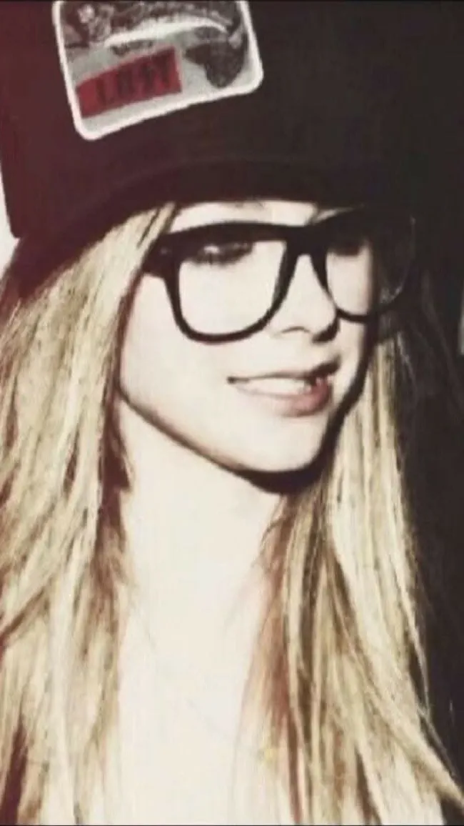 ai character: Avril Lavigne background