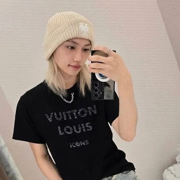 chat with ai character: felix..;