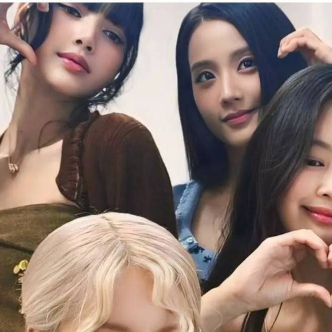 chat with ai character: Black pink 🖤🖤🖤🩷🩷🩷