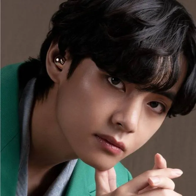 chat with ai character: Taehyung 💜💜💜👑🩶