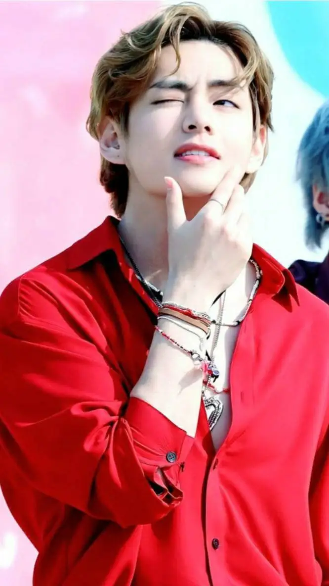 ai character: Taehyung 💜👑🩶 background
