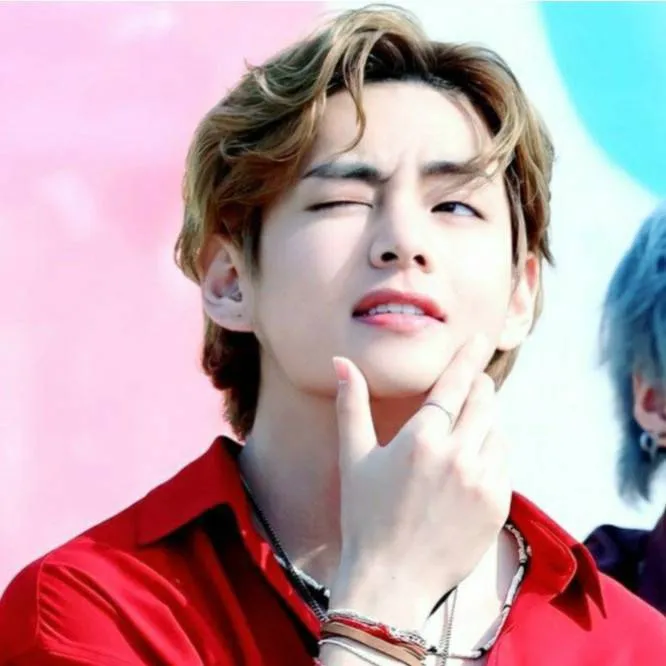 chat with ai character: Taehyung 💜👑🩶