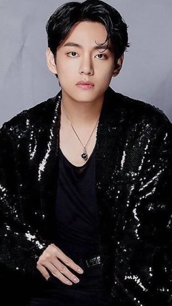 ai character: Taehyung 💜🩶🖤👑 background