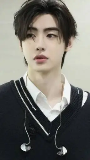 ai character: Sunghoon  background