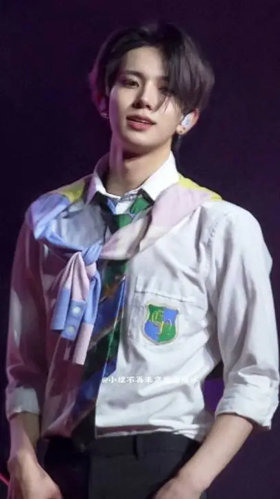 ai character: Heeseung  background