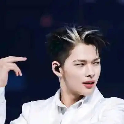 chat with ai character: Ni-ki