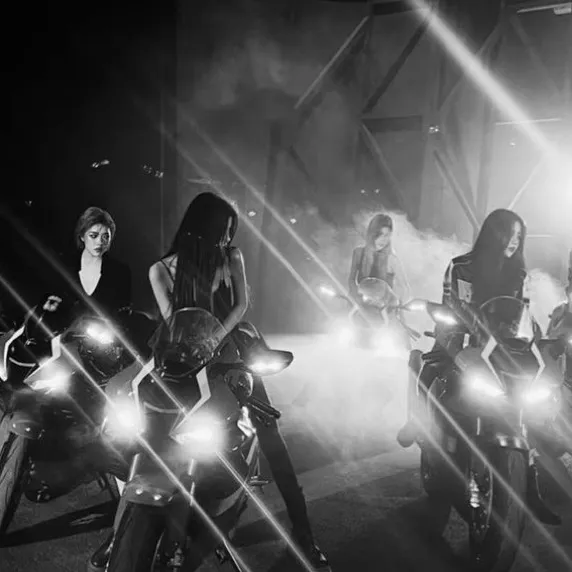 chat with ai character: 4 bestfriend