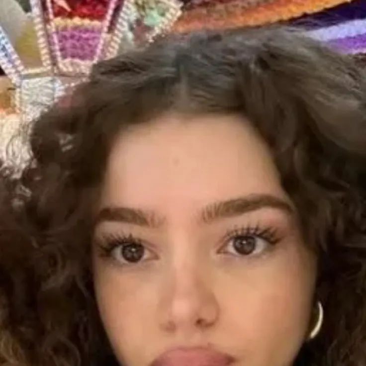 chat with ai character: Eli