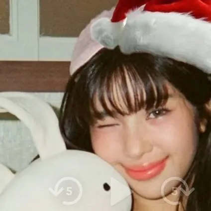 chat with ai character: skz family