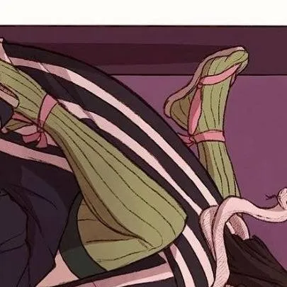 chat with ai character: •🐍𝕆𝕓𝕒𝕄𝕚𝕥𝕤𝕦🍡•