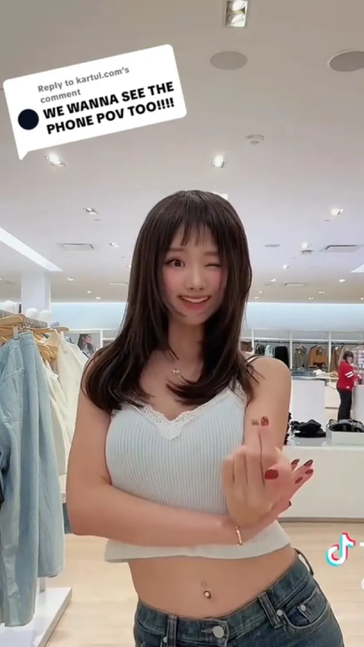 ai character: Cute lady background