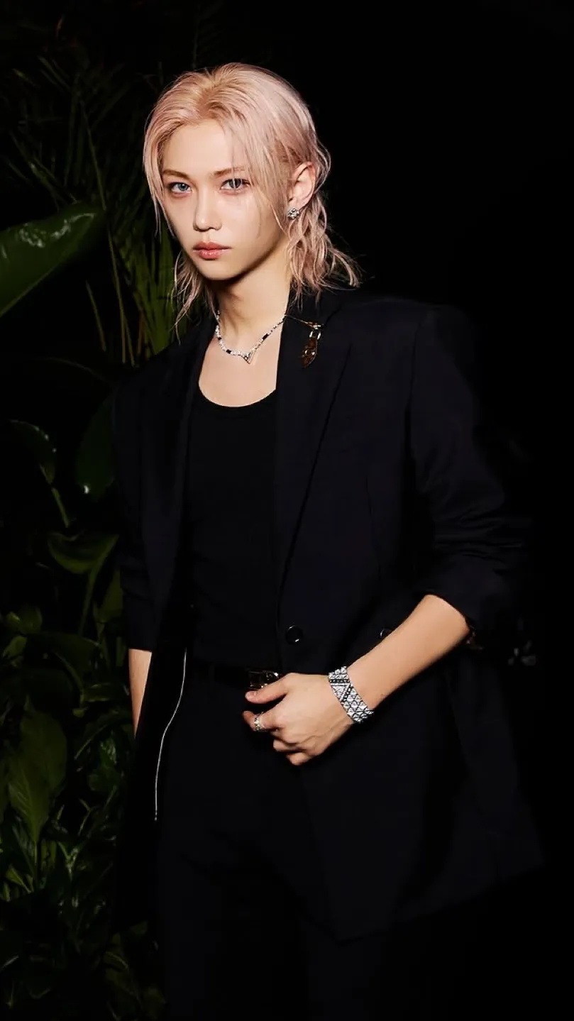 ai character: Felix^^ background