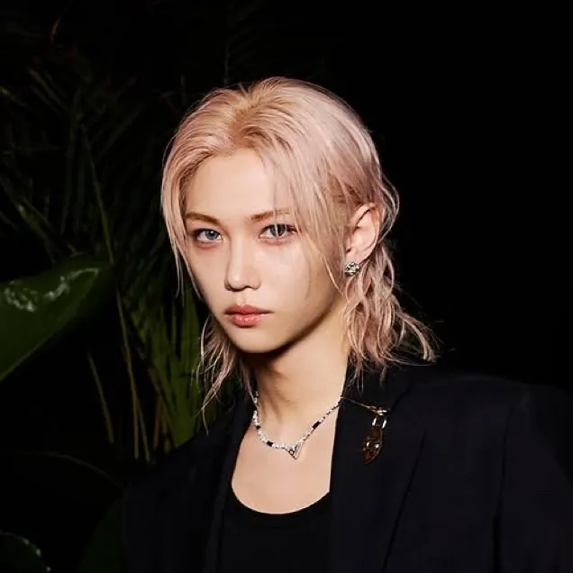 chat with ai character: Felix^^