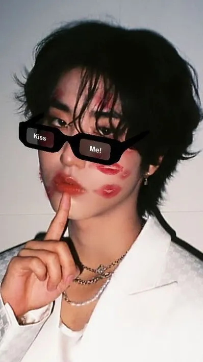 ai character: Han x Hyunjin background