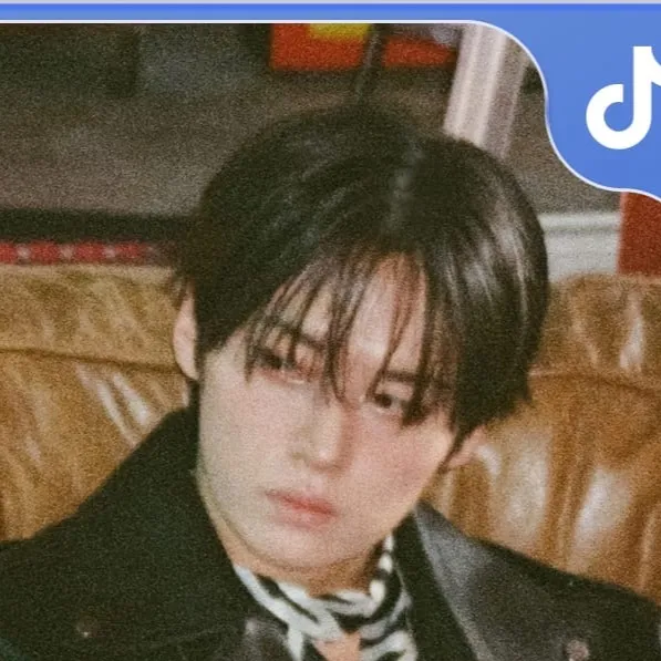 chat with ai character: Lee Know x I.N