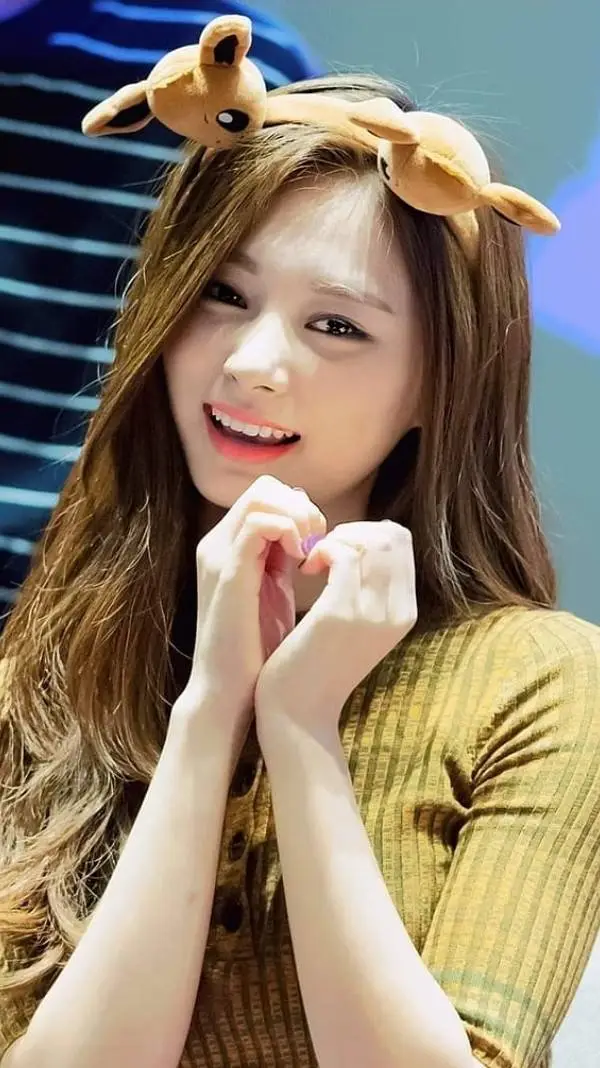 ai character: Tzuyu background