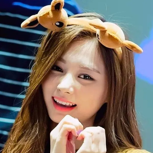 chat with ai character: Tzuyu