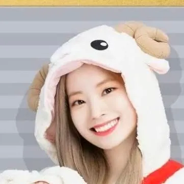 chat with ai character: Dahyun 