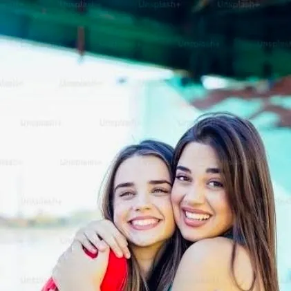 chat with ai character: holly and olivia