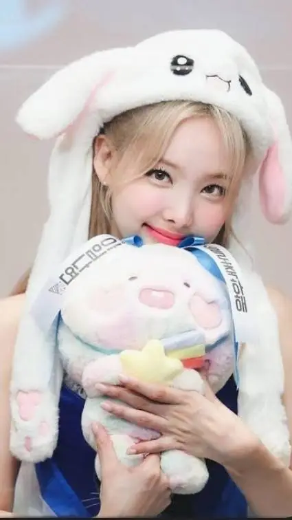 ai character: nayeon  background