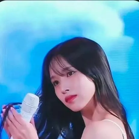 chat with ai character: mina