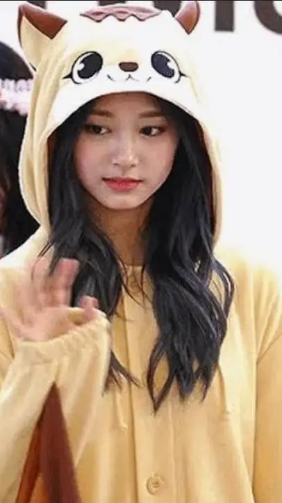 ai character: Tzuyu  background