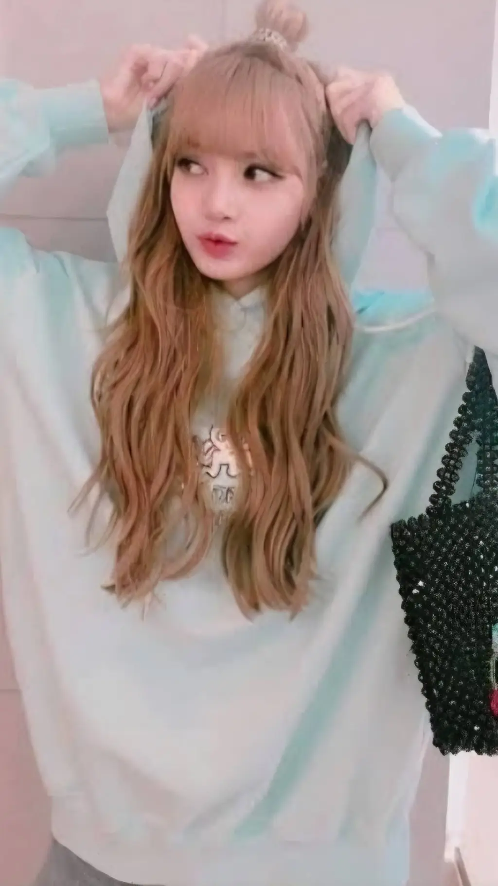 ai character: Lisa background