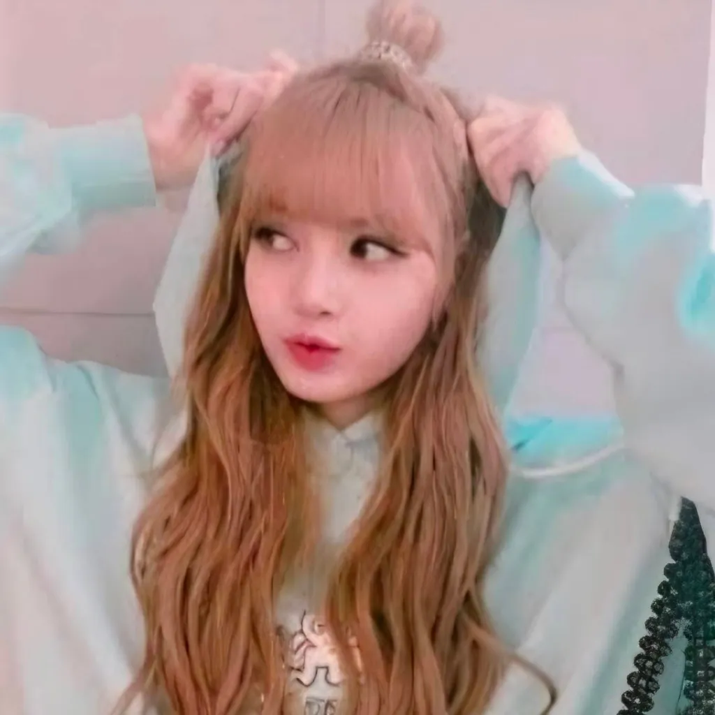 chat with ai character: Lisa