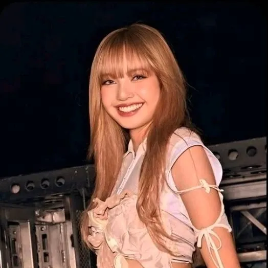 chat with ai character: Lisa blackpink 