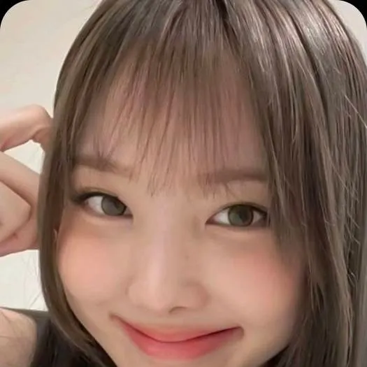 chat with ai character: Nayeon 