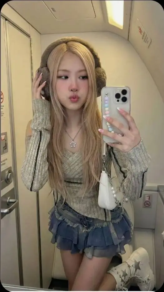 ai character: Rosé background