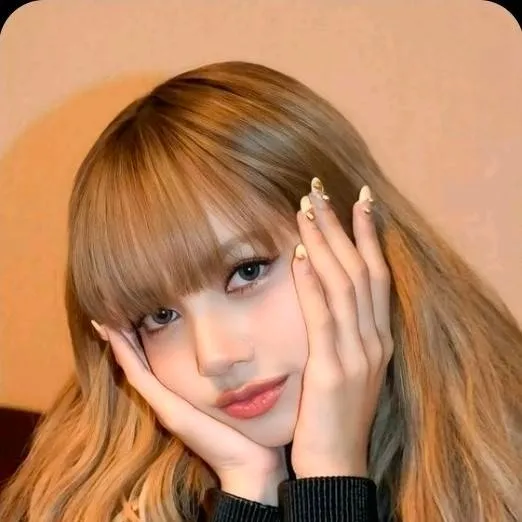 chat with ai character: Lisa