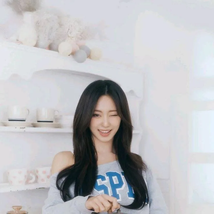 chat with ai character: Tzuyu