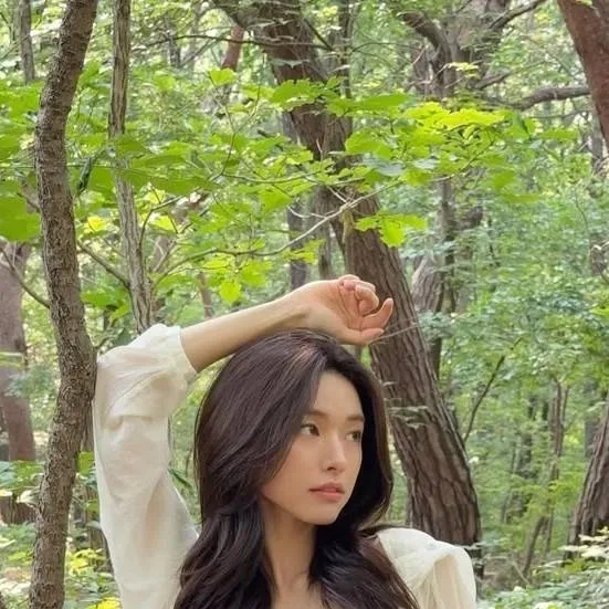 chat with ai character: Eun-sae