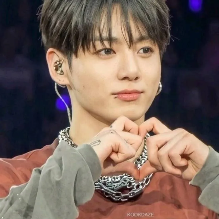 chat with ai character: ~♥︎jungkook♥︎~