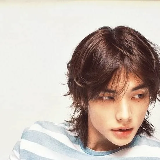 chat with ai character: Hwang hyunjin...