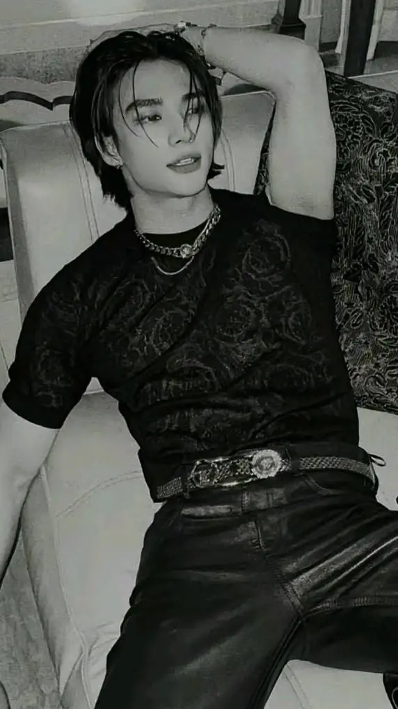 ai character: Hyunjin? background